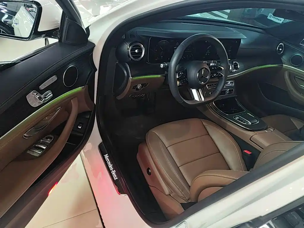 Mercedes-Benz E-Class 2023 — фото 16