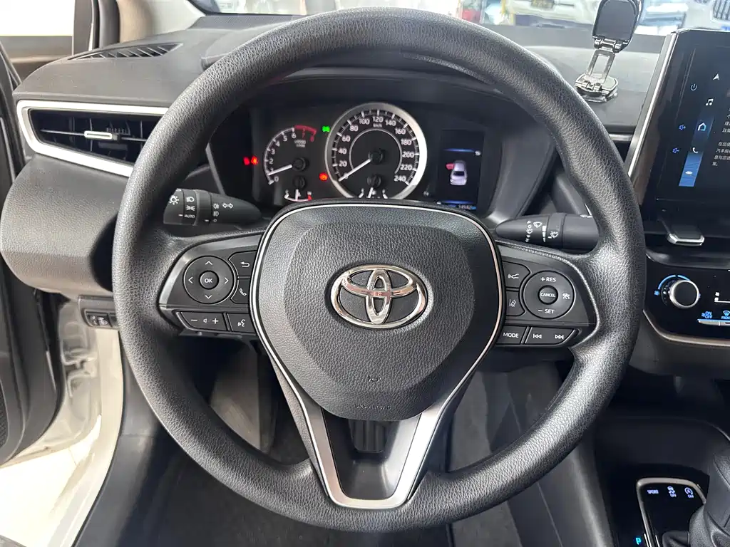 Toyota Corolla 2023 — фото 10