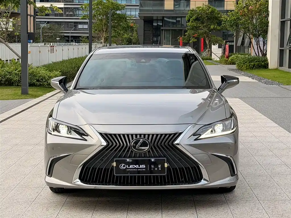 Lexus ES 2021