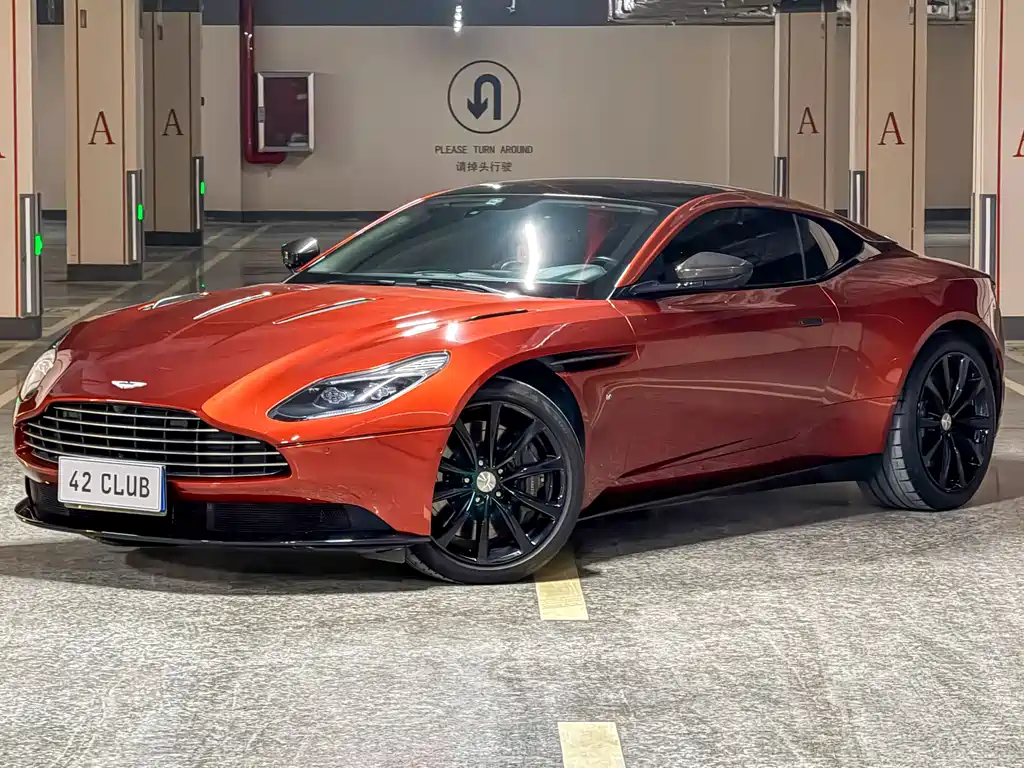 Aston Martin DB11 2019 — фото 1
