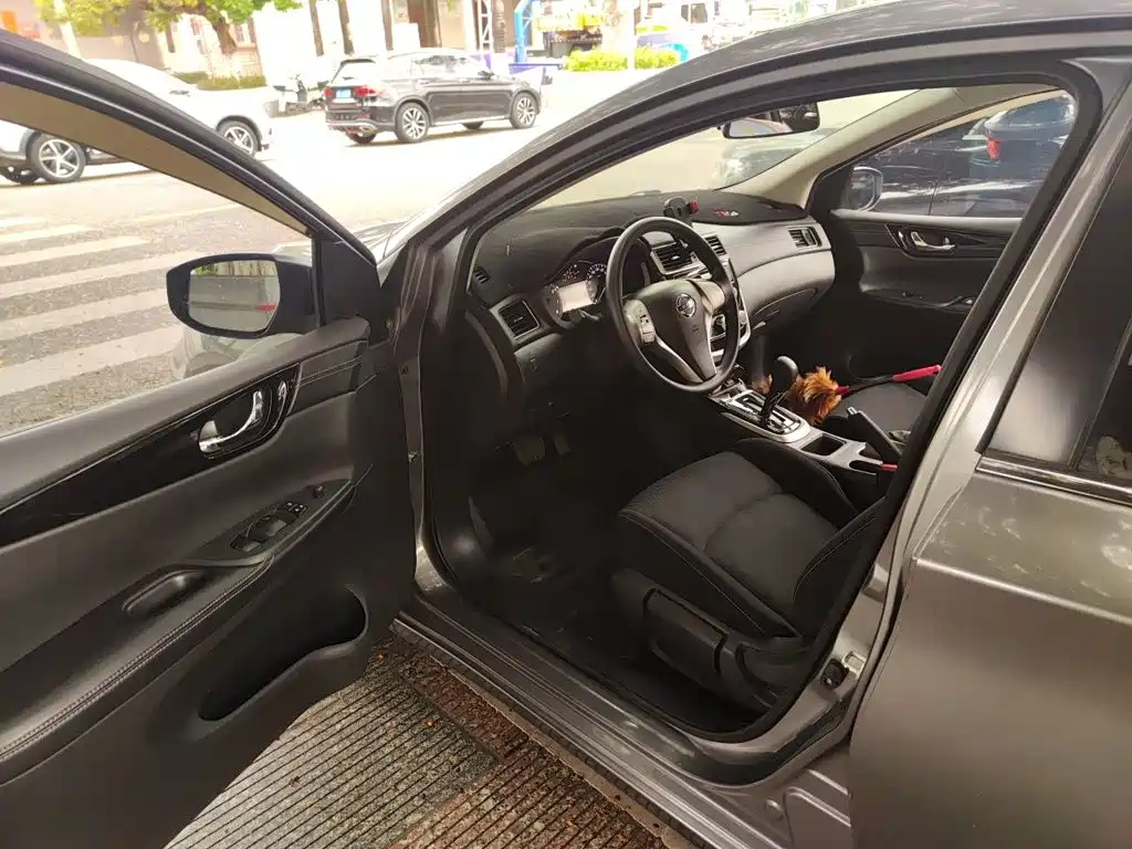 Nissan Tiida 2018 — фото 14