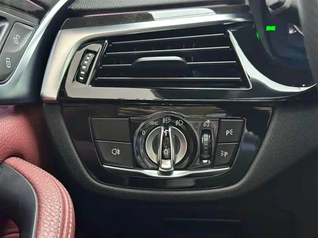 BMW 5 Series 2020 — фото 13