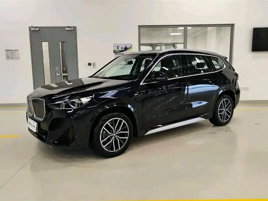 BMW iX1 2025