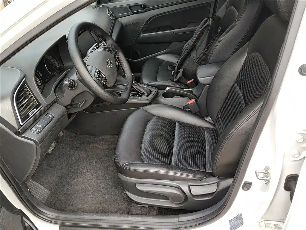 Hyundai Elantra 2019 — фото 15