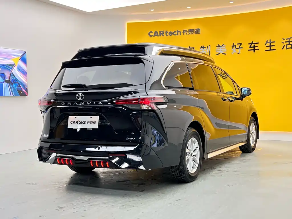 Toyota Granvia — фото 34