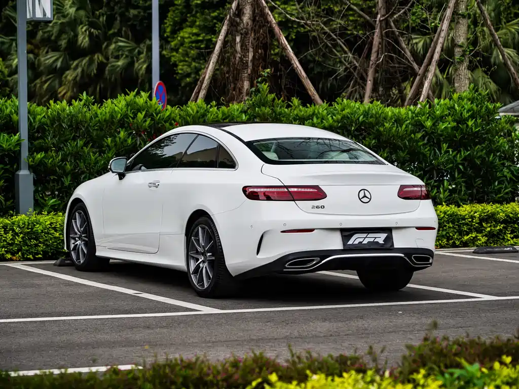 Mercedes-Benz E-Class 2023 — фото 12