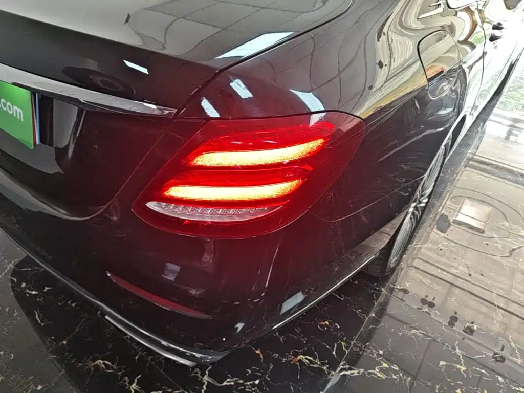 Mercedes-Benz E-Class 2020 — фото 19