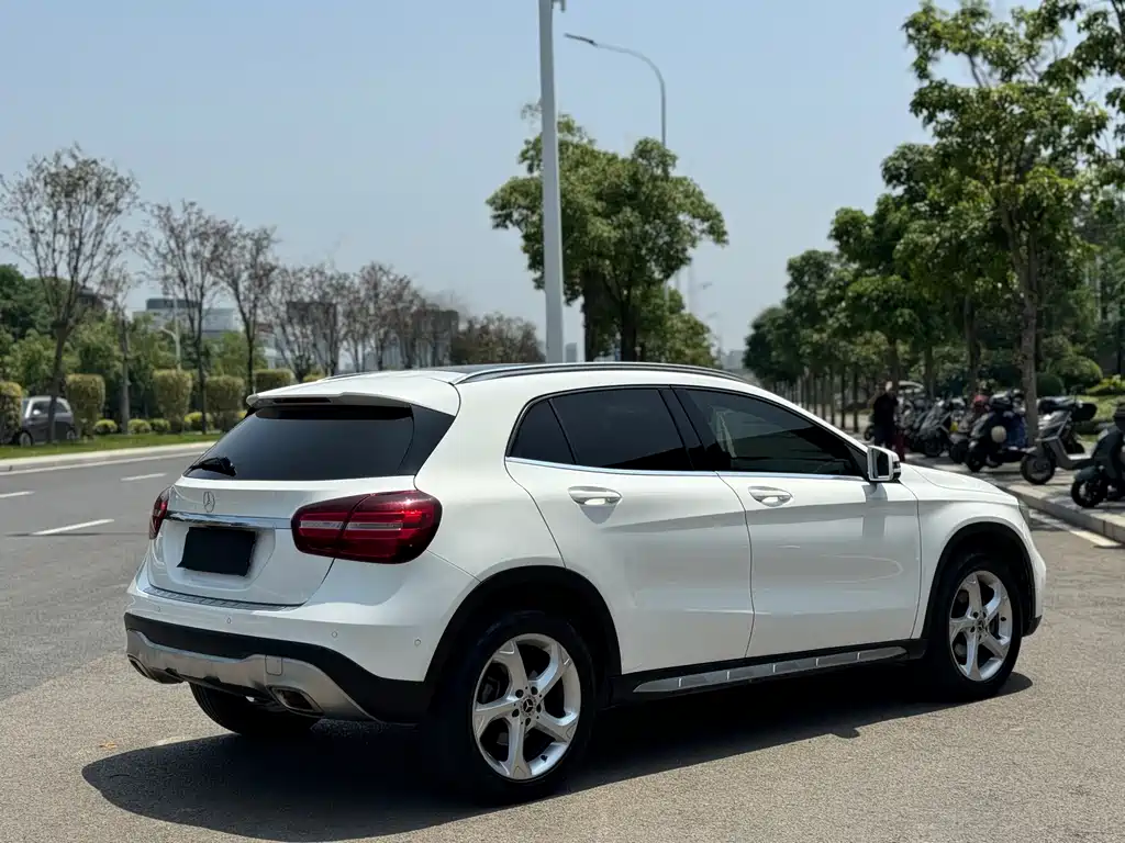 Mercedes-Benz GLA 2018 — фото 15
