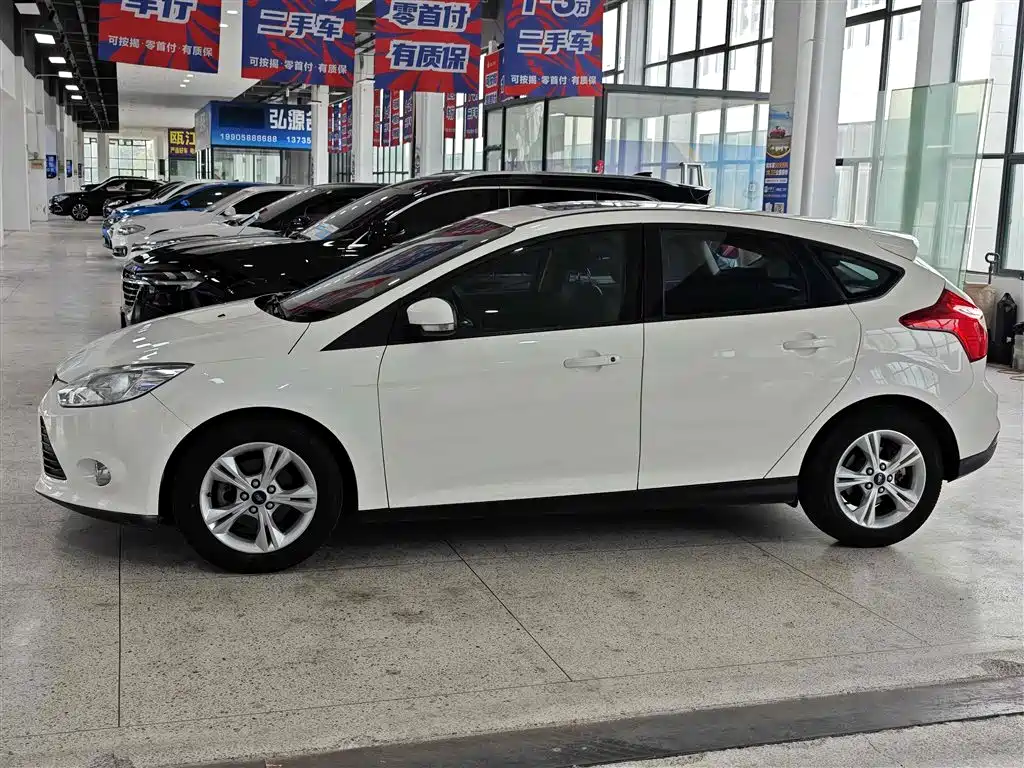 Ford Focus 2014 — фото 3