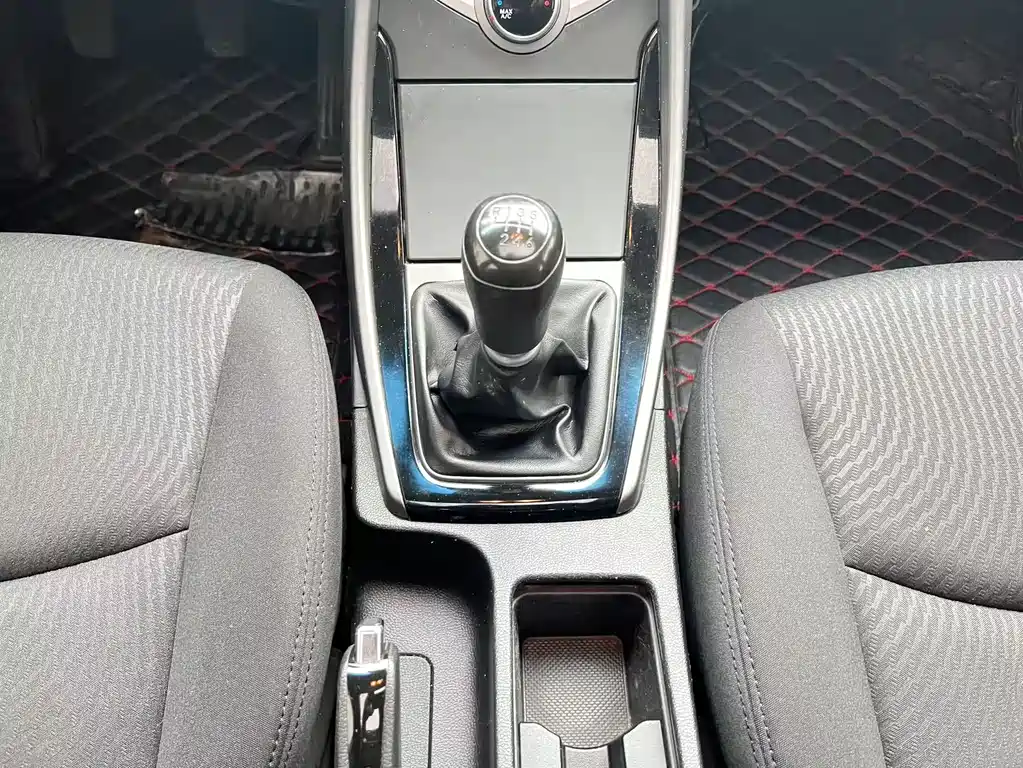 Hyundai Elantra Langdong 2015 — фото 11
