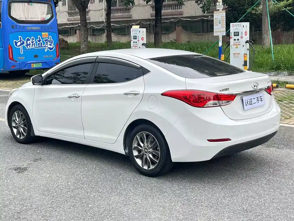 Hyundai Elantra Langdong 2015 — фото 19