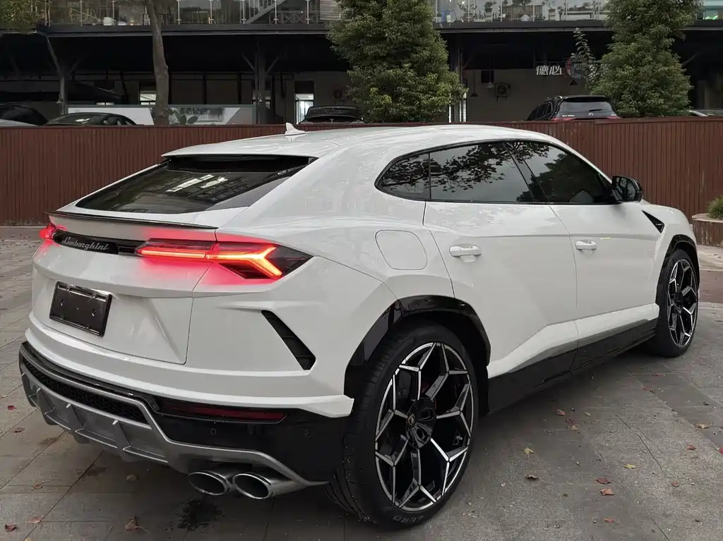 Lamborghini Urus 2019 — фото 9