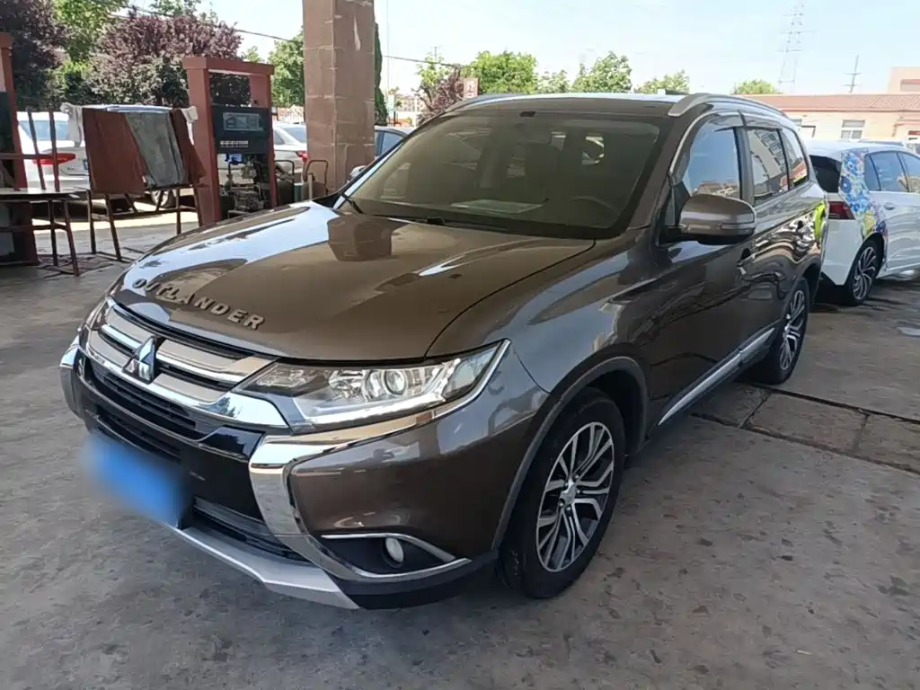 Mitsubishi Outlander 2017 — фото 2