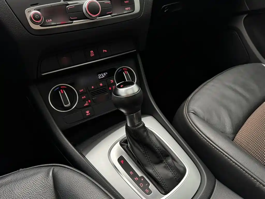 Audi Q3 2016 — фото 14