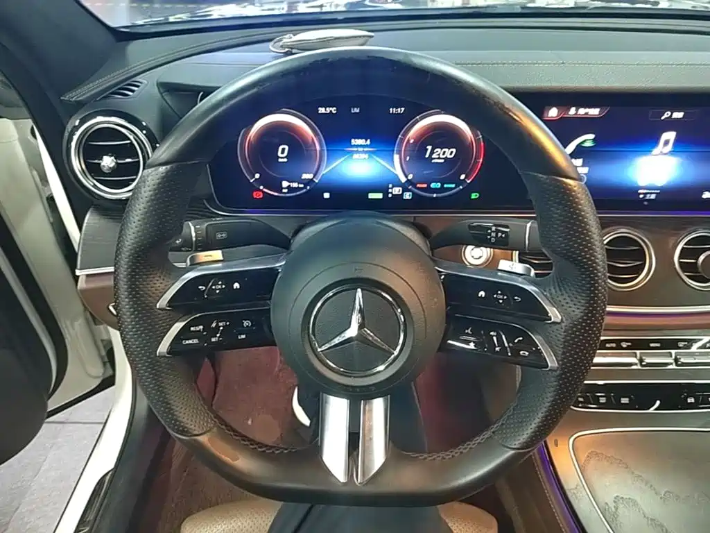 Mercedes-Benz E-Class 2021 — фото 11