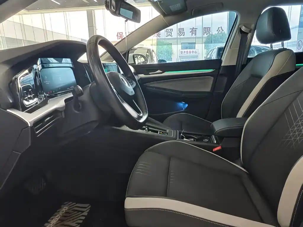 Volkswagen Golf 2024
