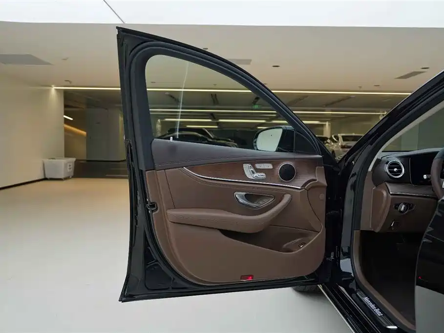 Mercedes-Benz E-Class 2023 — фото 15