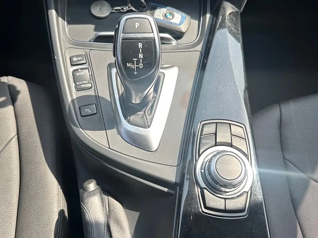 BMW 3 Series 2016 — фото 14