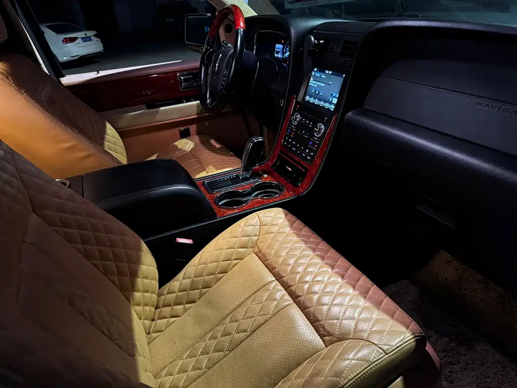 Lincoln Navigator 2018 — фото 12