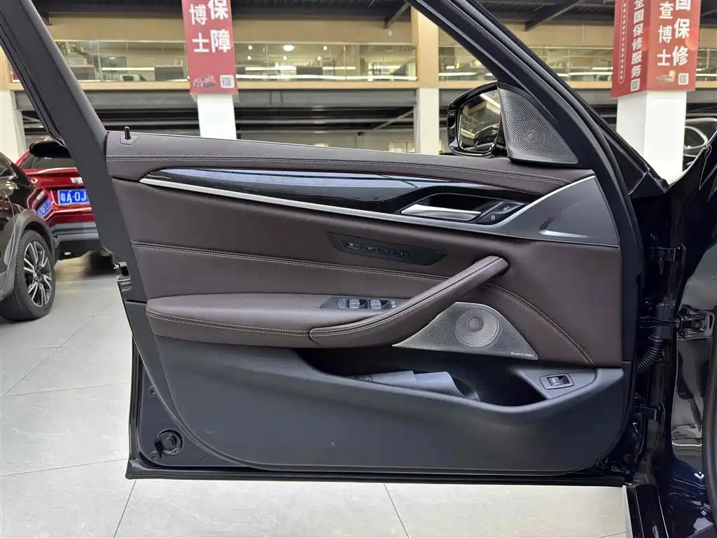 BMW 5 Series 2023 — фото 14
