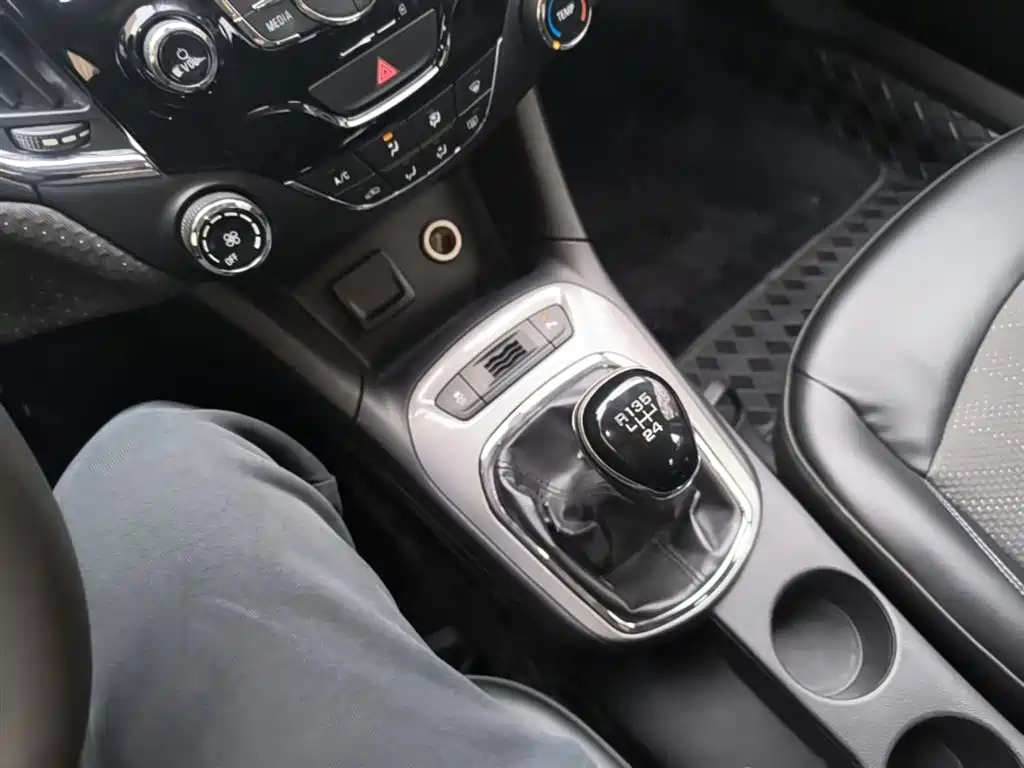 Chevrolet Cruze 2015 — фото 14