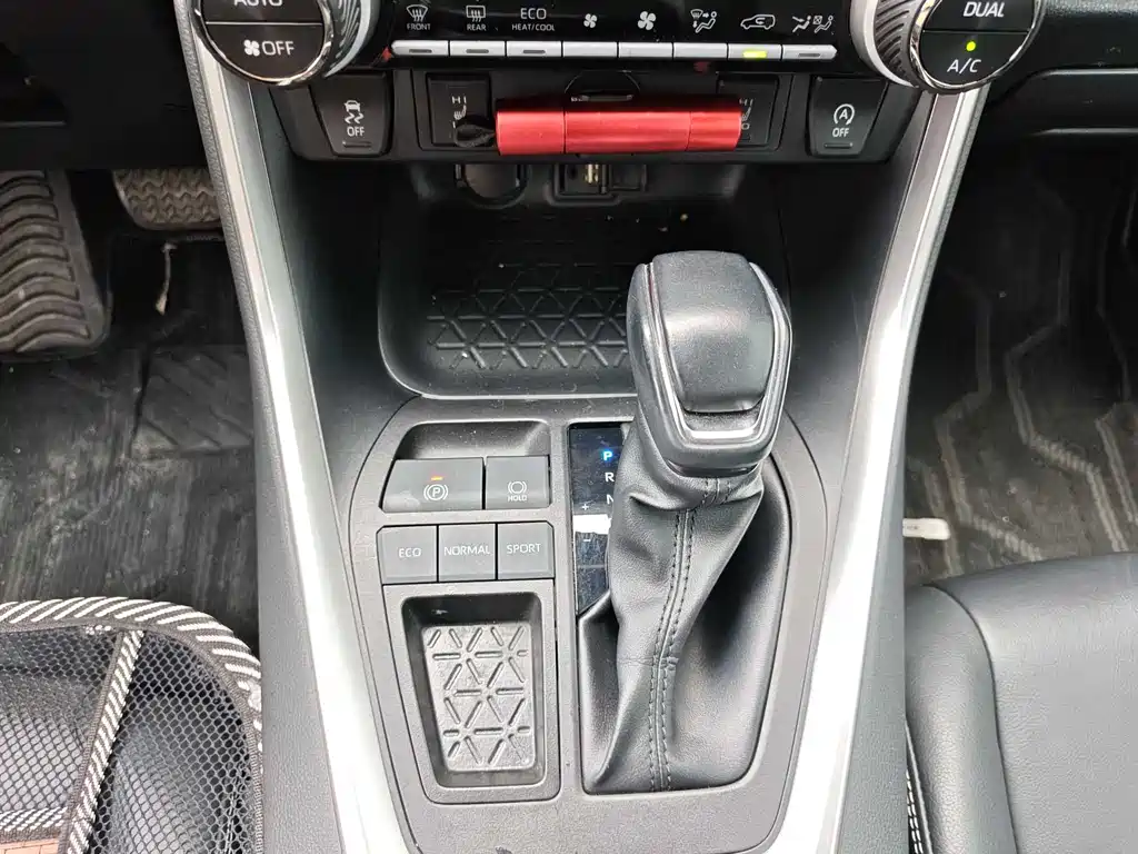 Toyota RAV4 2022 — фото 14