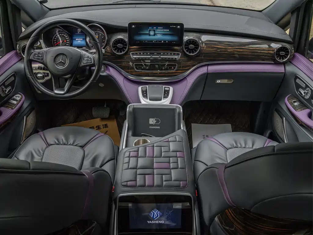 Mercedes-Benz V-Class 2023 — фото 17