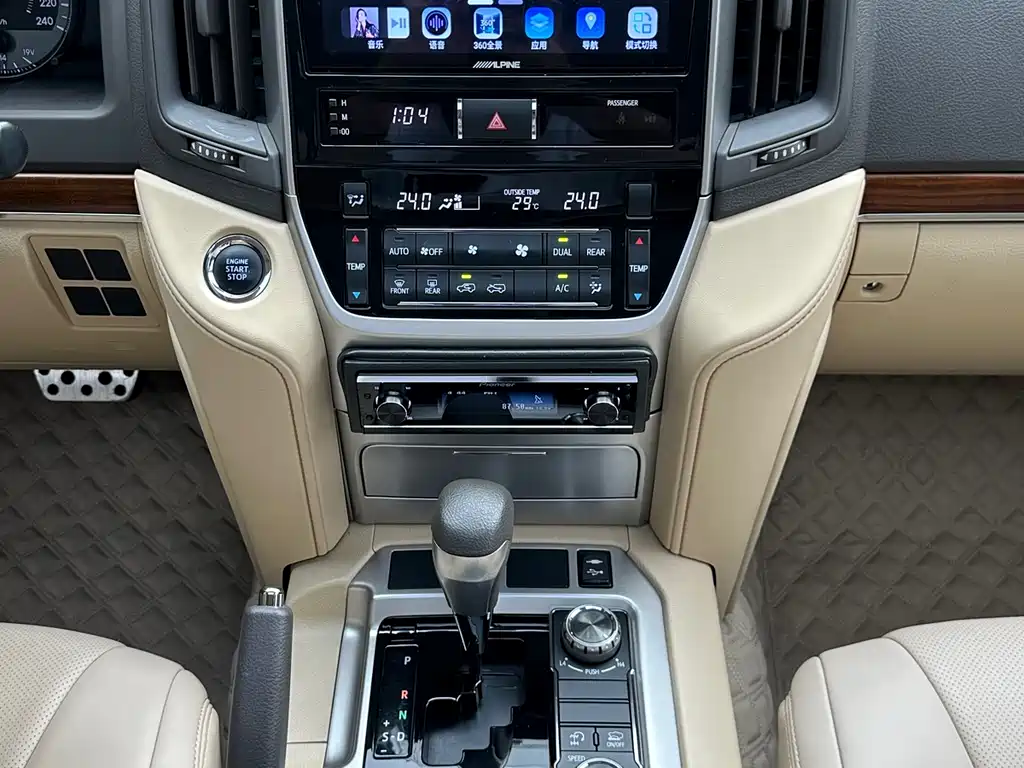 Toyota Land Cruiser 2018 — фото 20
