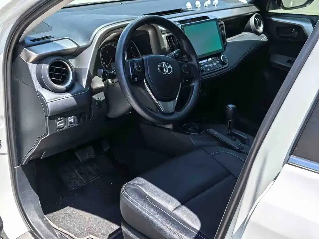 Toyota RAV4 2015 — фото 4