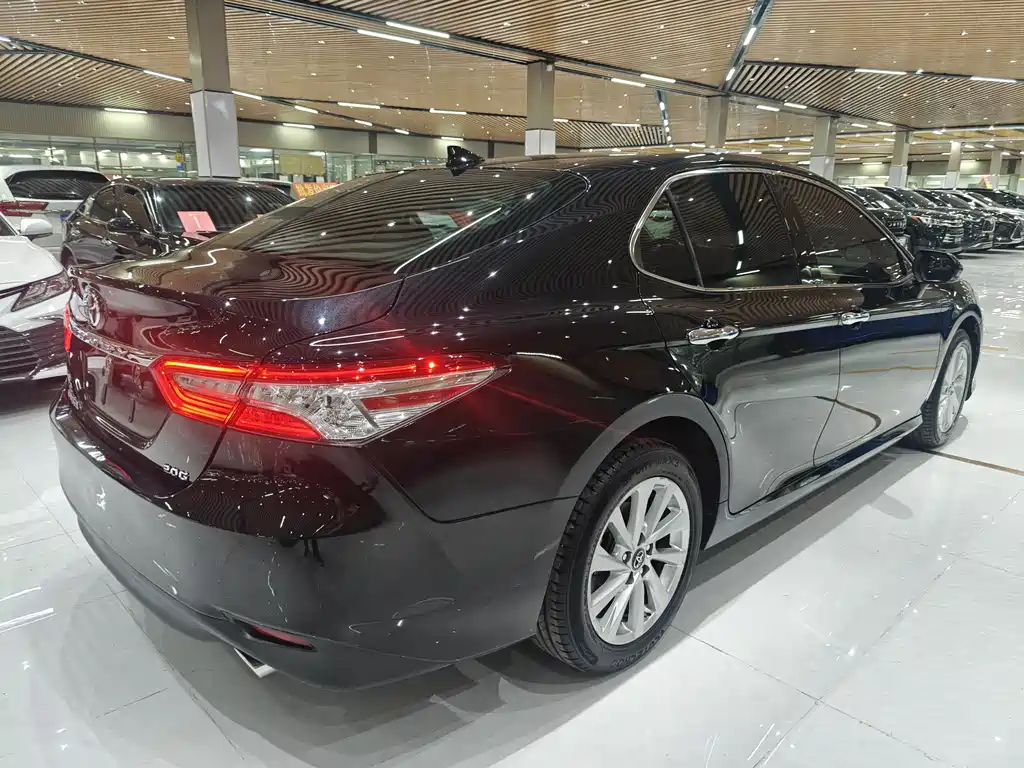 Toyota Camry 2022 — фото 13