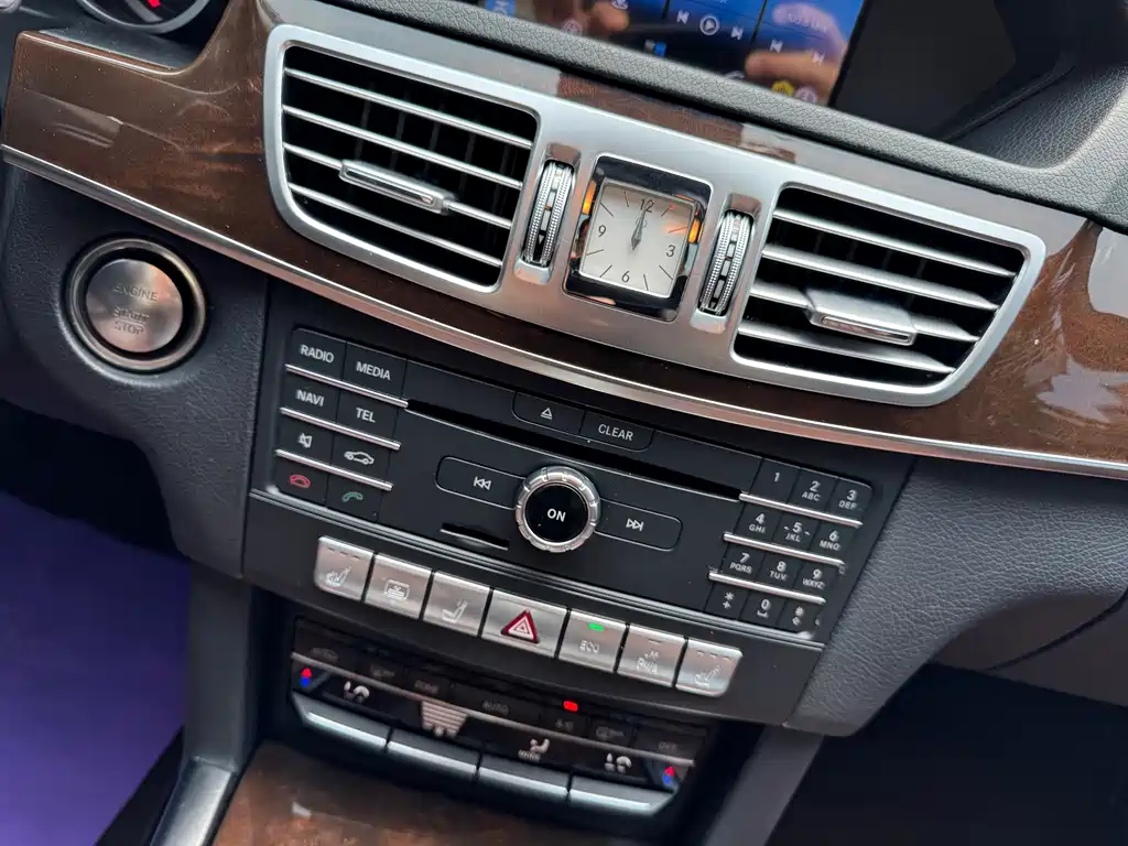 Mercedes-Benz E-Class 2015 — фото 31