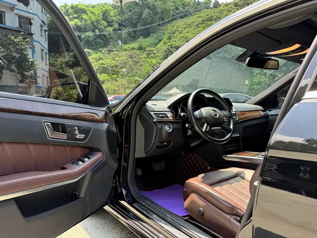 Mercedes-Benz E-Class 2015 — фото 18