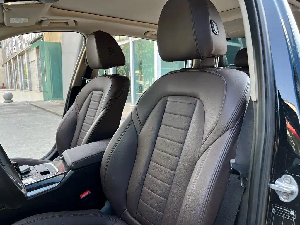 BMW 3 Series 2019 — фото 18