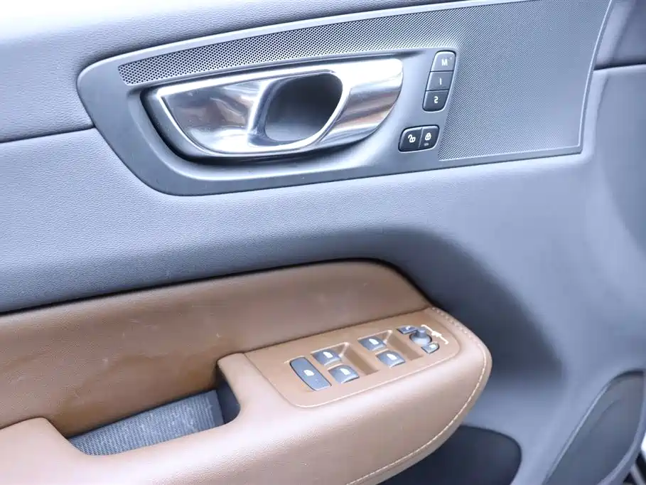 Volvo XC60 2024 — фото 12