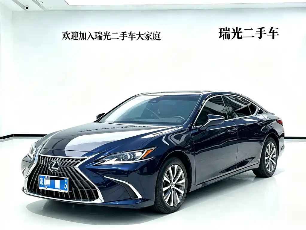 Lexus ES 2021 — фото 1