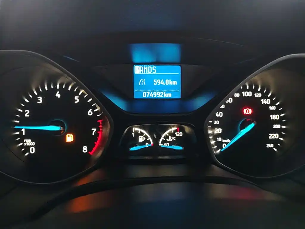 Ford Focus 2015 — фото 12