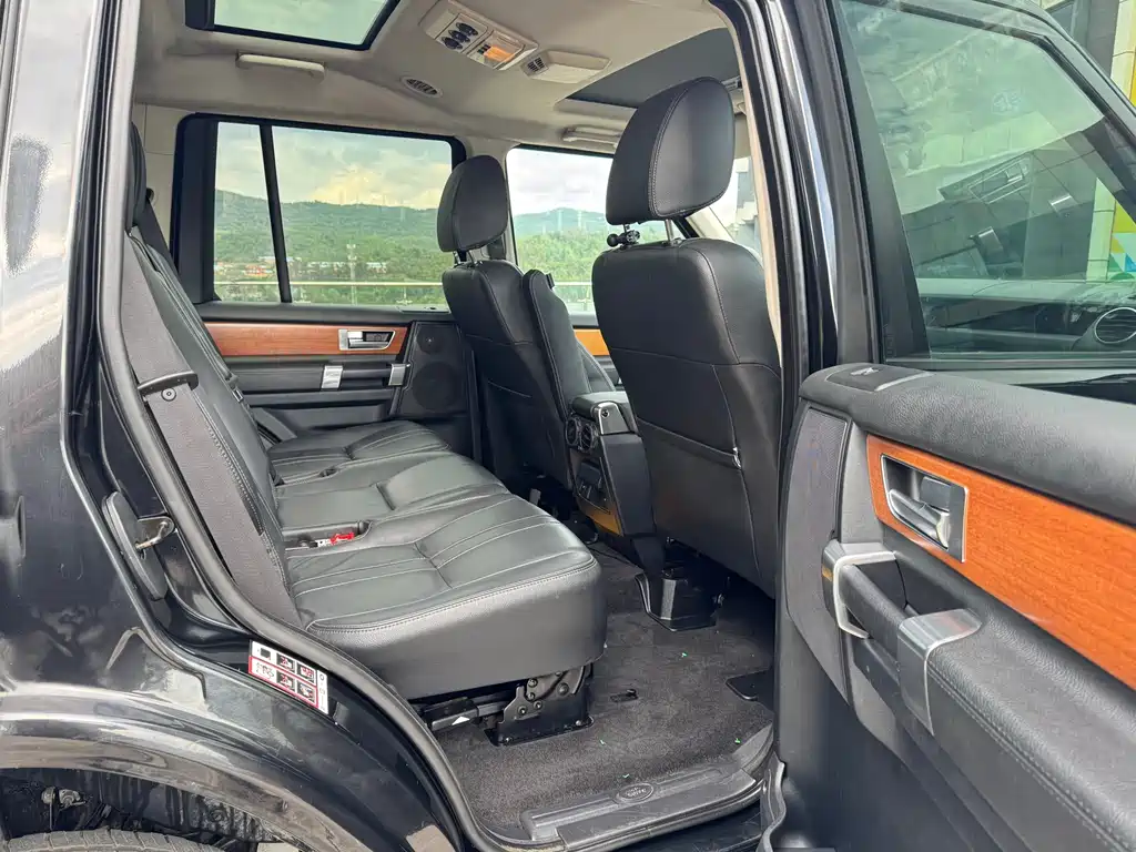Land Rover Discovery 2015 — фото 14