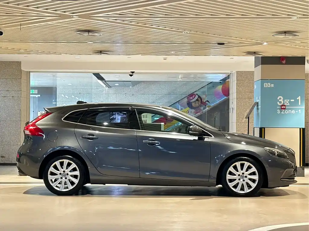 Volvo V40 2014 — фото 8
