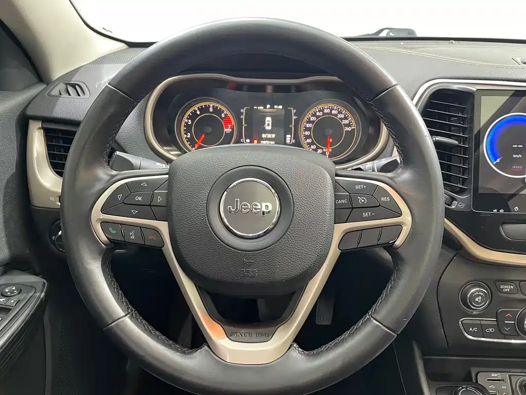 Jeep Cherokee 2017 — фото 16