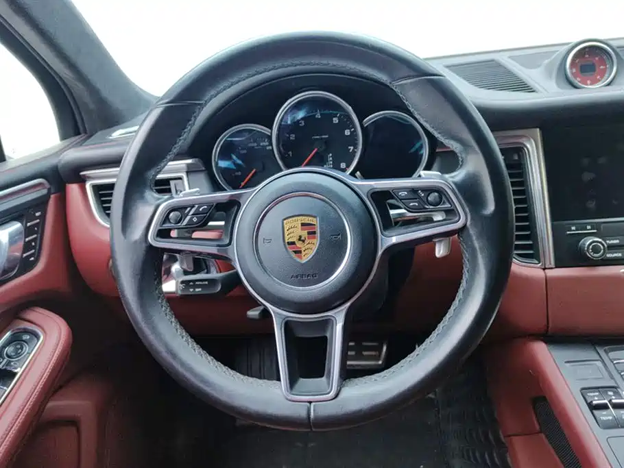 Porsche Macan 2018 — фото 15