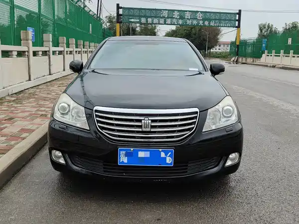 Toyota Crown 2011