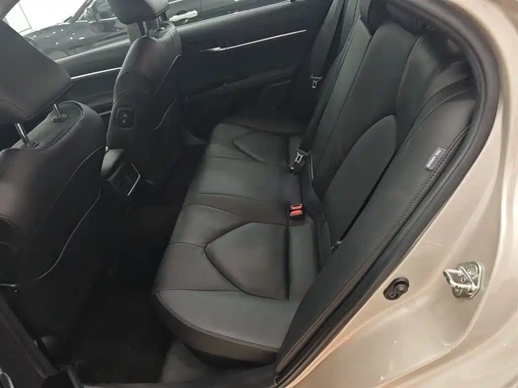Toyota Camry 2021 — фото 17