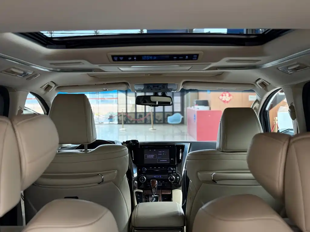 Toyota Alphard 2018 — фото 21