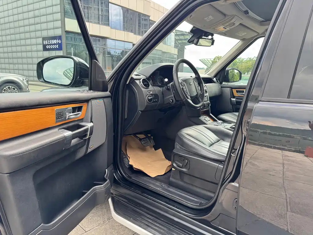 Land Rover Discovery 2015 — фото 9