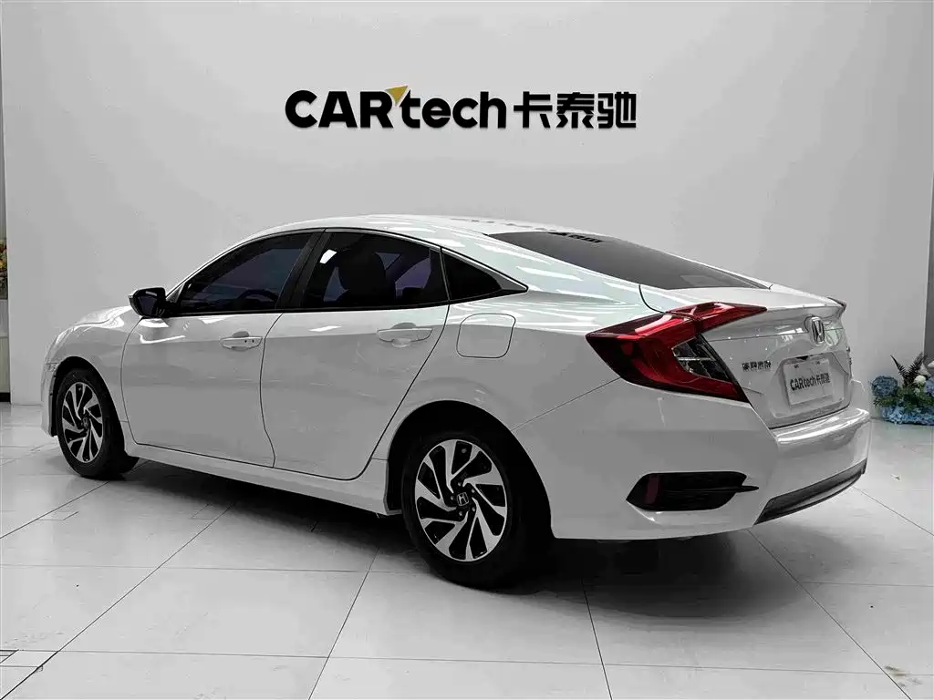 Honda Civic 2019 — фото 12