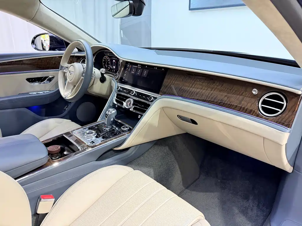 Bentley Flying Spur 2021 — фото 9