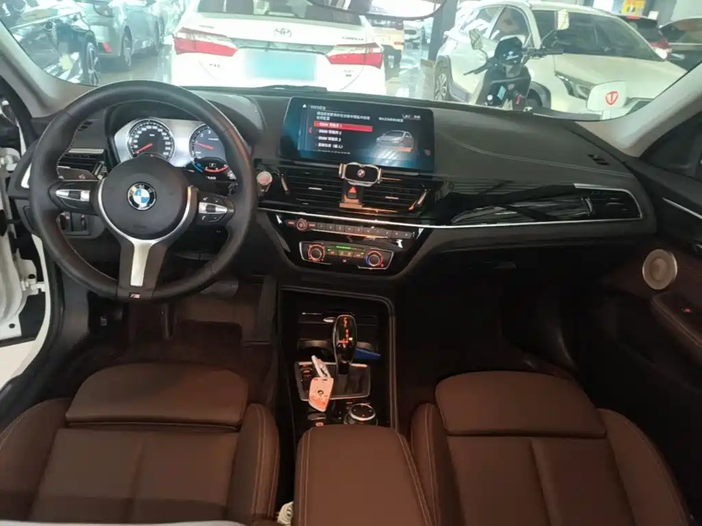 BMW 1 Series 2023 — фото 10