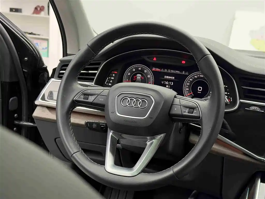 Audi Q7 2025 — фото 12