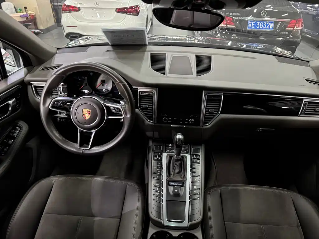 Porsche Macan 2017 — фото 13
