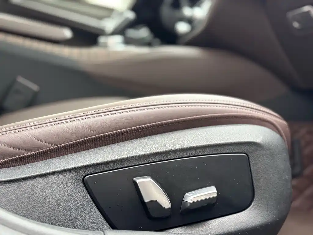 BMW 5 Series 2020 — фото 21